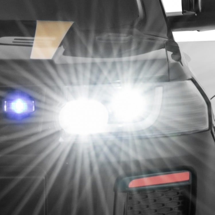 Bright flashing LED sirens and headlights in action