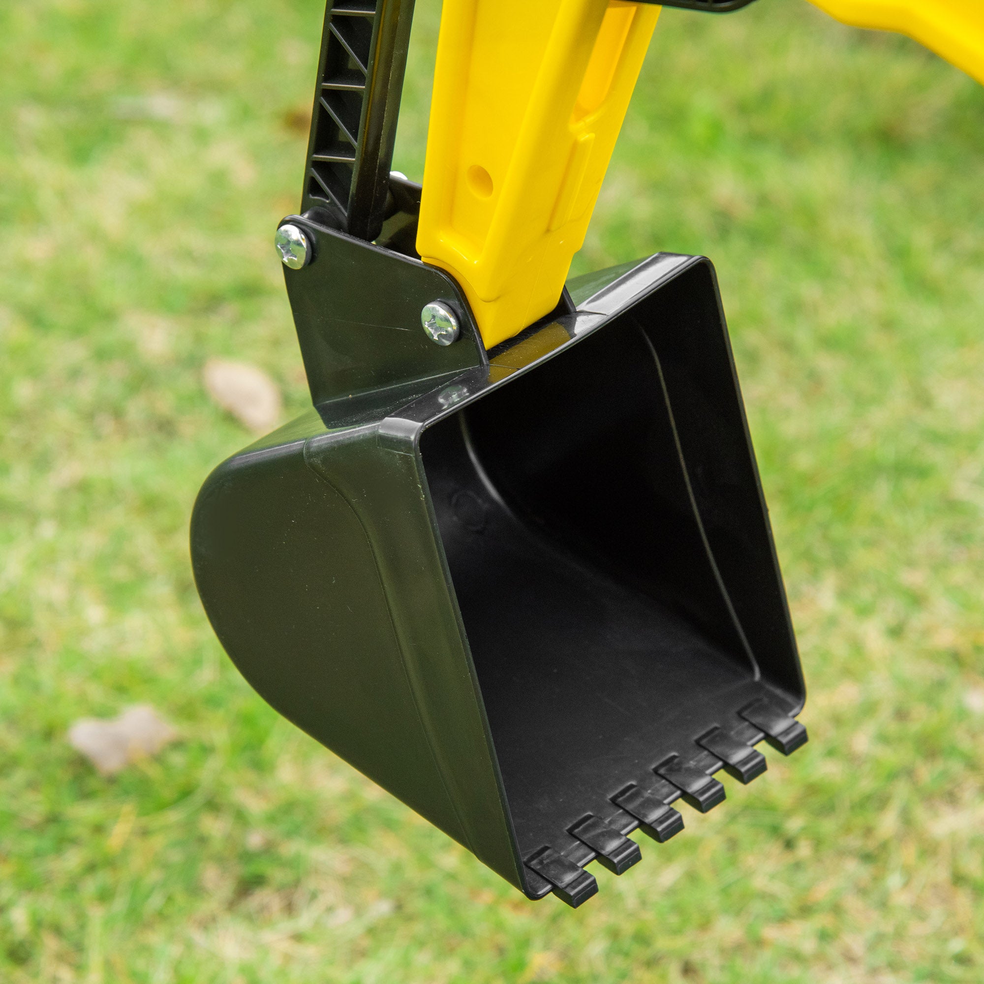 Children’s farm toy pedal tractor with digging bucket